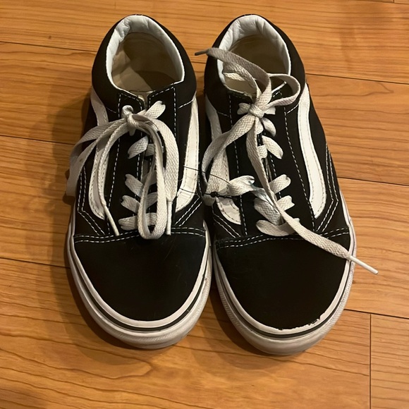 Classic black and white old skool low cut Vans - Picture 2 of 10